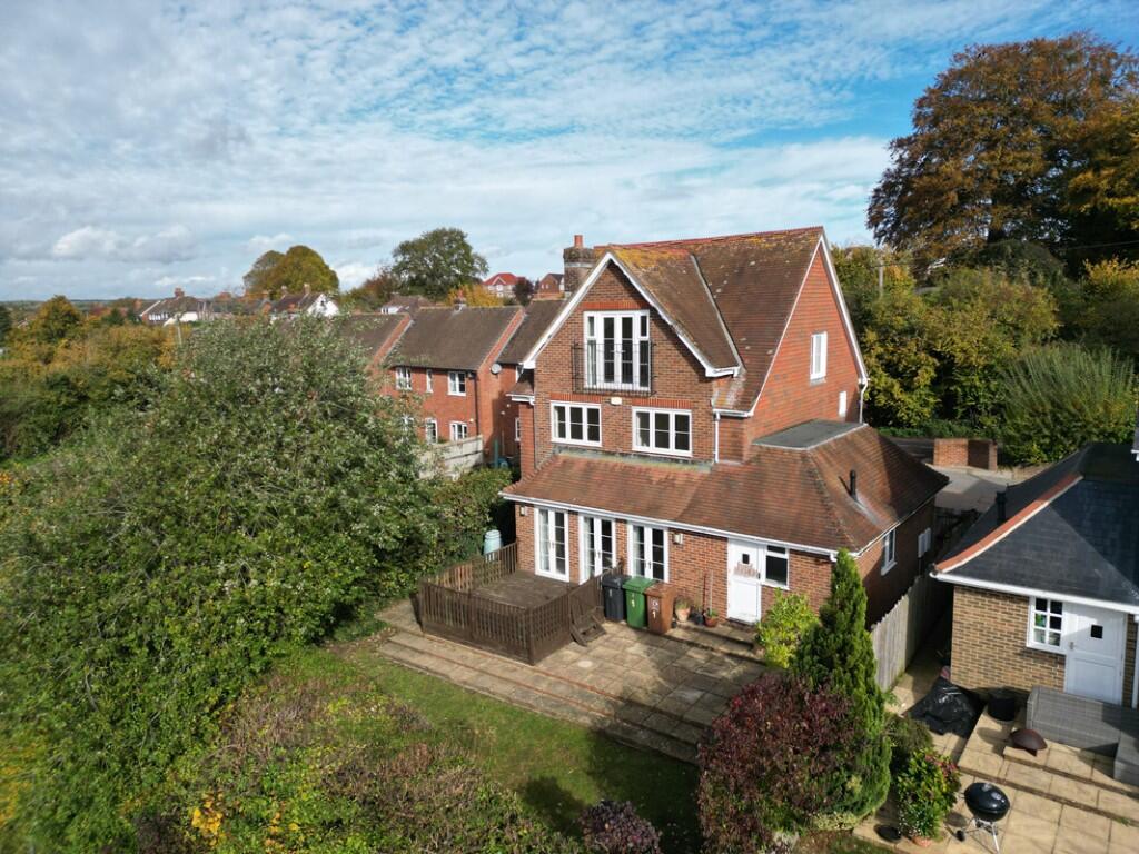 Main image of property: Smiths Field, Overton RG25