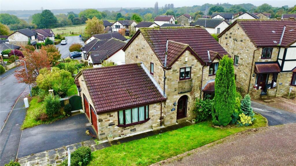 4 bedroom detached house for sale in Meadowfield Drive, Hoyland, S74