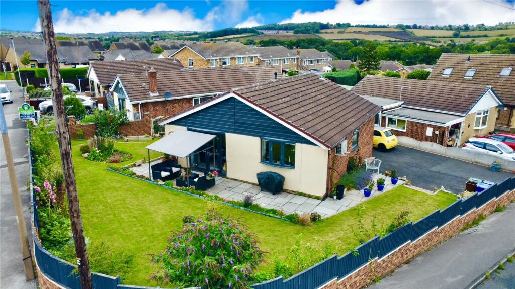 2 bedroom bungalow for sale in Moorbank Close, Wombwell, S73