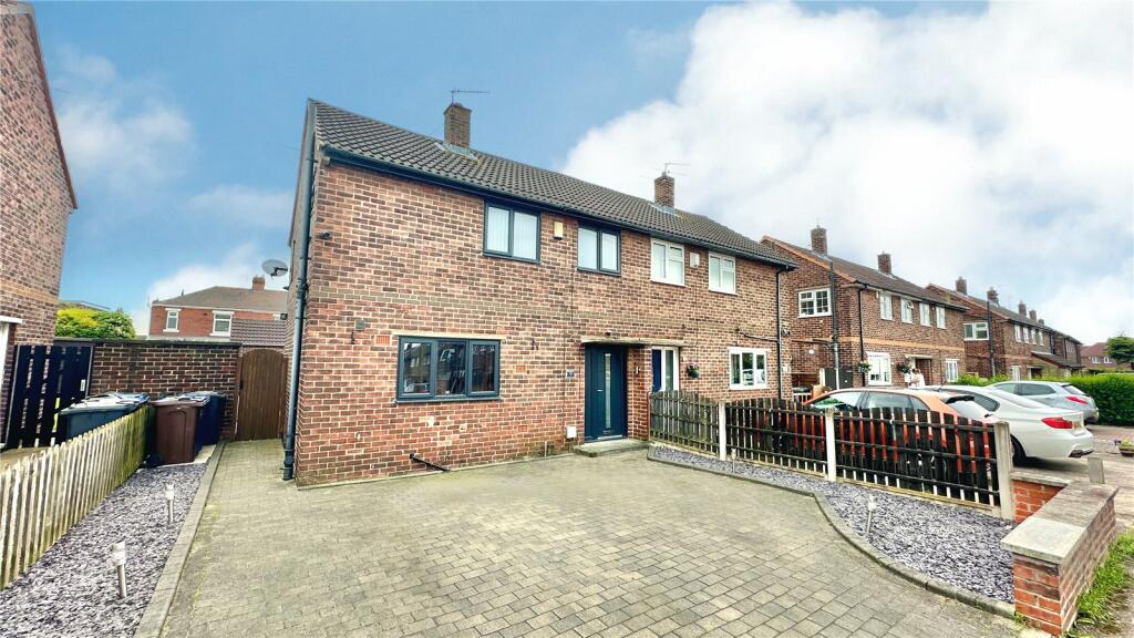 3 bedroom semidetached house for sale in Westfields, Royston, Barnsley
