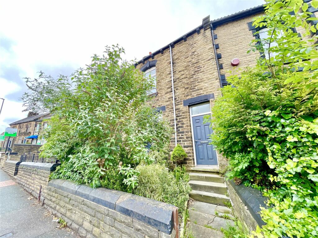 3 bedroom terraced house for sale in Dodworth Road, Barnsley, S70