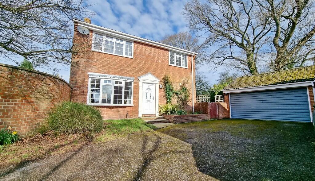 4 bedroom detached house for sale in Kelburn Close, Chandlers Ford