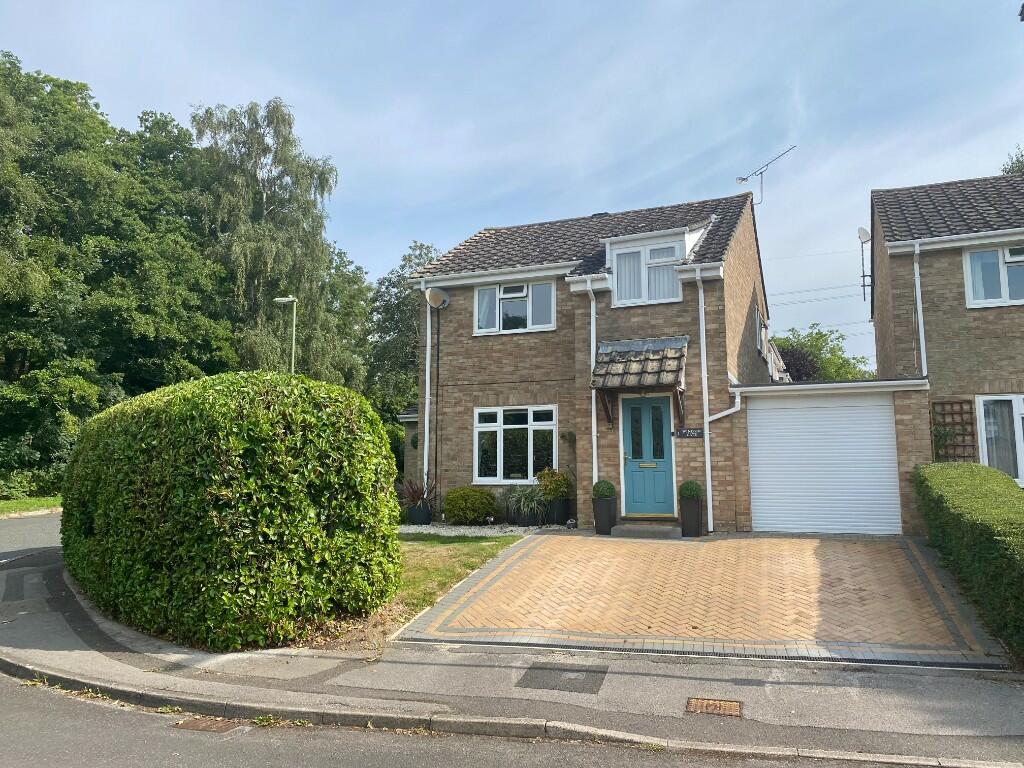 4 bedroom detached house for sale in Windsor Gate, Boyatt Wood