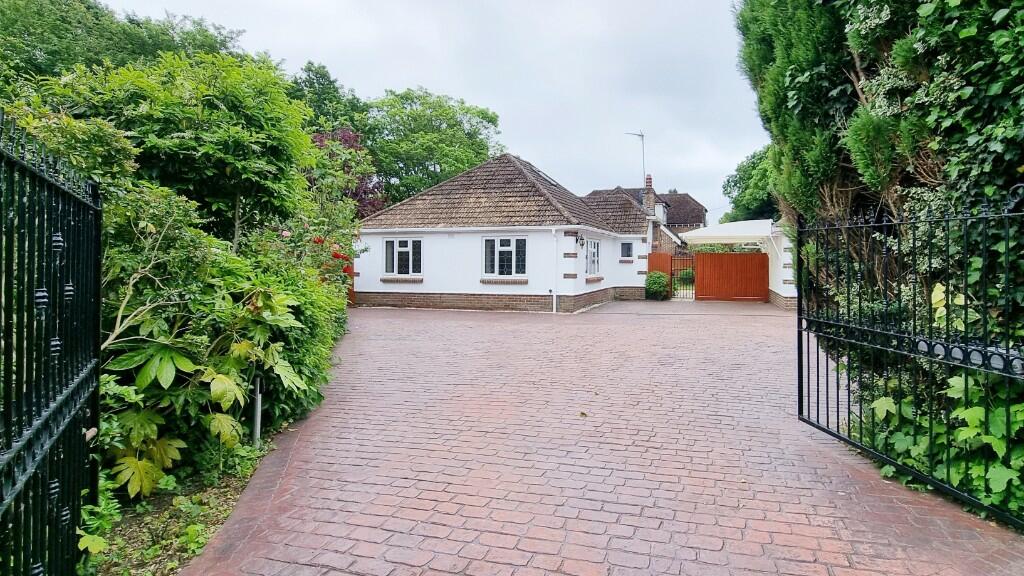 3 bedroom detached bungalow for sale in Chestnut Close, Chandlers Ford