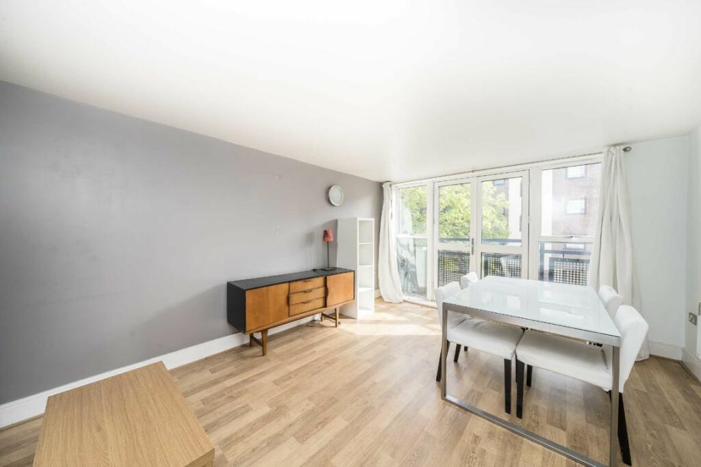 1 bedroom flat for sale in Peckham Grove, Peckham, SE15