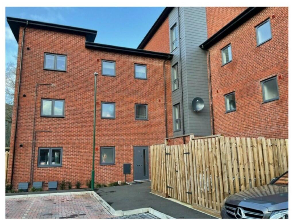 2 bedroom apartment for rent in Newman Square, Shirley, B90