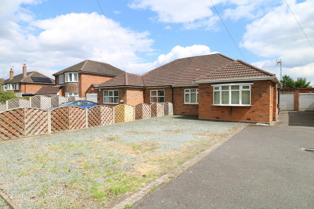 2 bedroom semidetached bungalow for sale in Malthouse Lane, Earlswood, B94