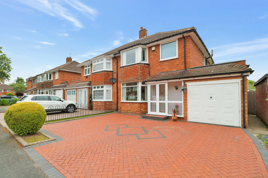 3 bedroom semidetached house for sale in Henley Crescent, Solihull, B91