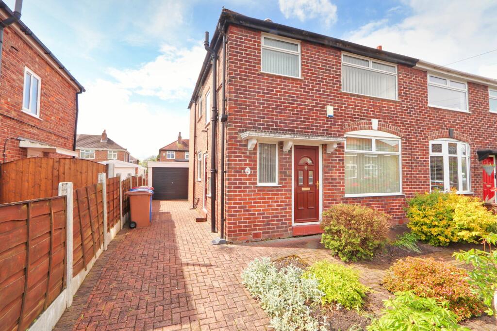 3 bedroom semidetached house for sale in Lyndhurst Avenue, Irlam, M44