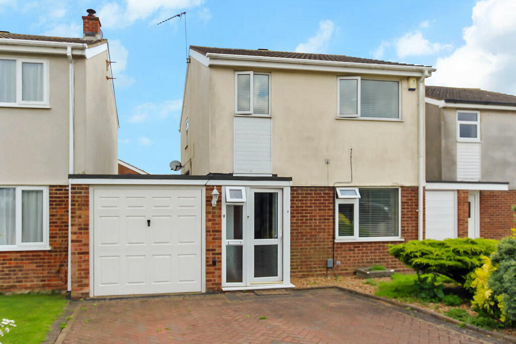 3 bedroom link detached house for sale in Churchill Avenue, Wellingborough, NN8