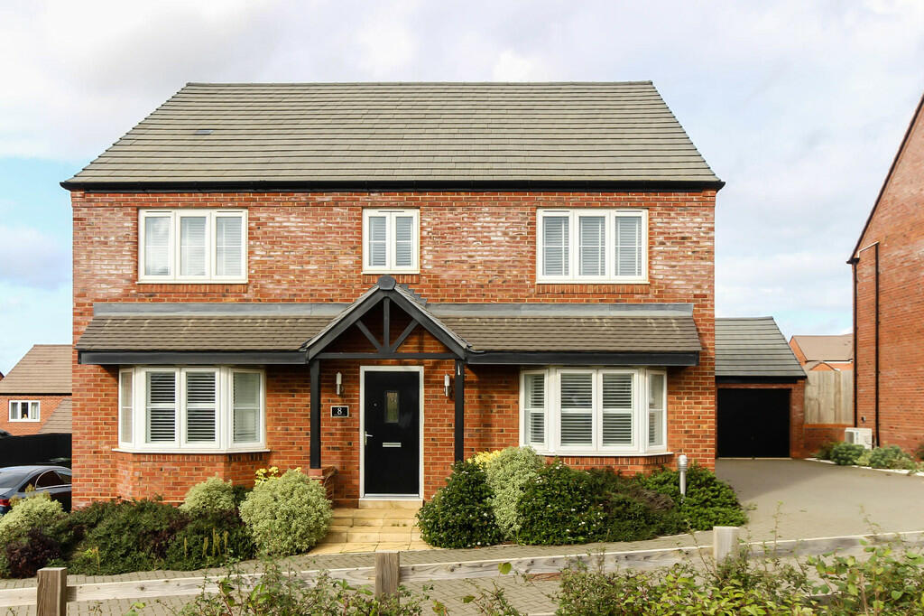 5 bedroom detached house for sale in Stainer Avenue, Wellingborough, NN8