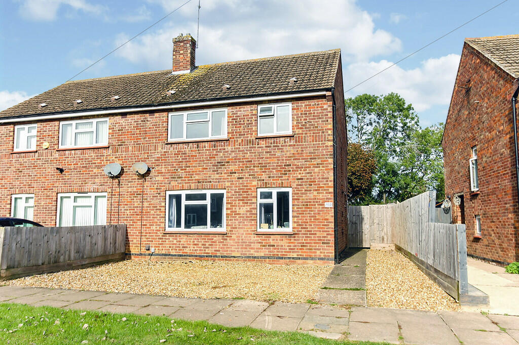 3 bedroom semidetached house for sale in Cowper Road, Wellingborough, NN8