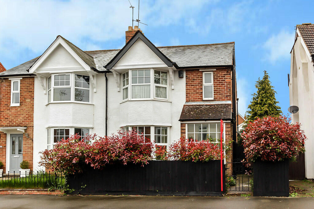 3 bedroom semidetached house for sale in Hatton Park Road