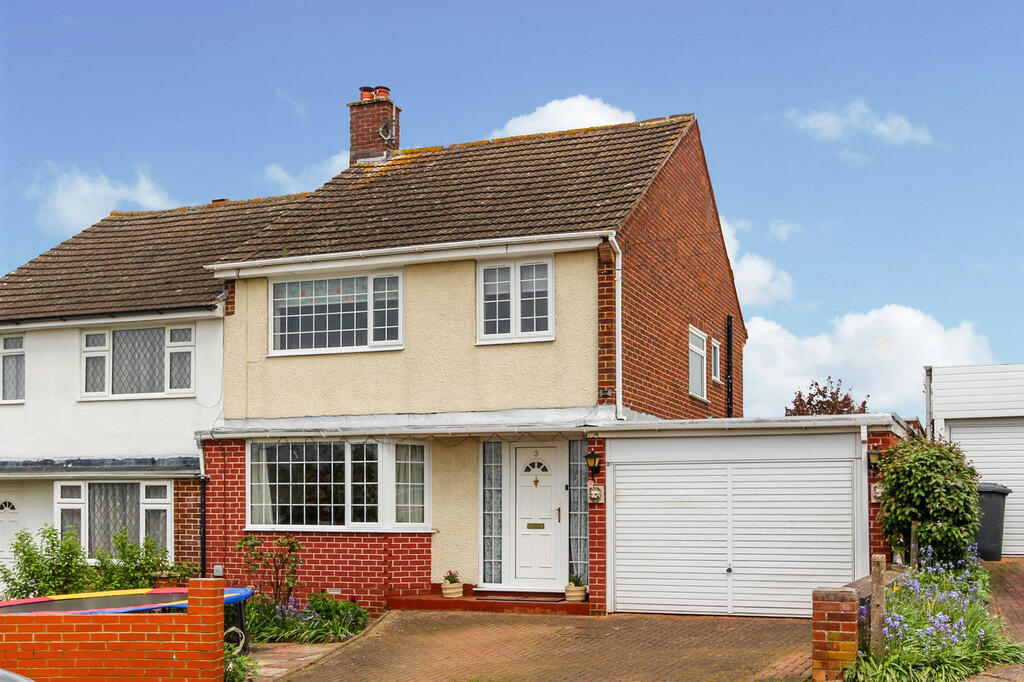 3 bedroom semidetached house for sale in James Road, Wellingborough, NN8