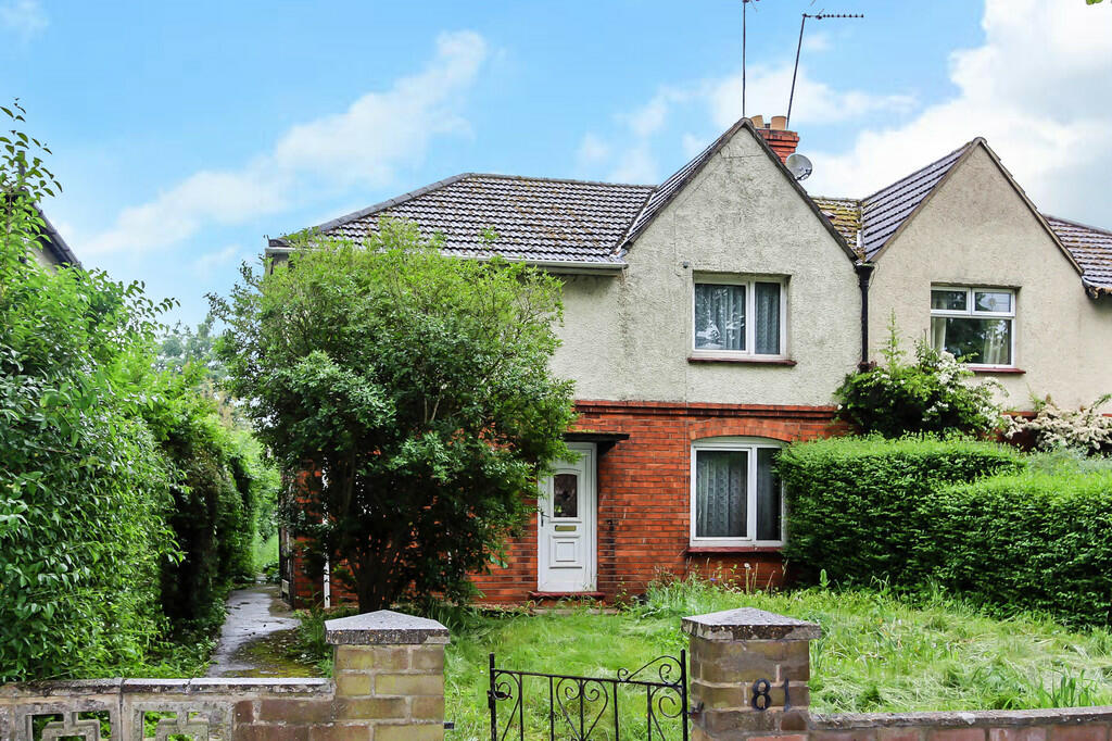 3 bedroom semidetached house for sale in Finedon Road, Wellingborough, NN8