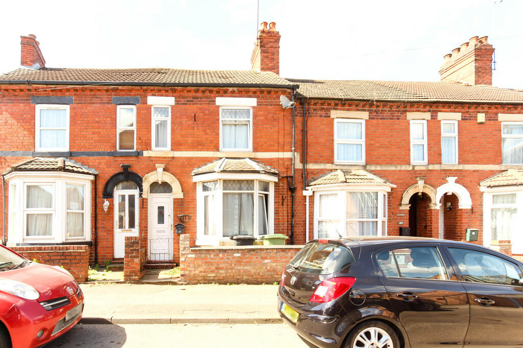 3 bedroom terraced house for sale in Mill Road, Wellingborough, NN8