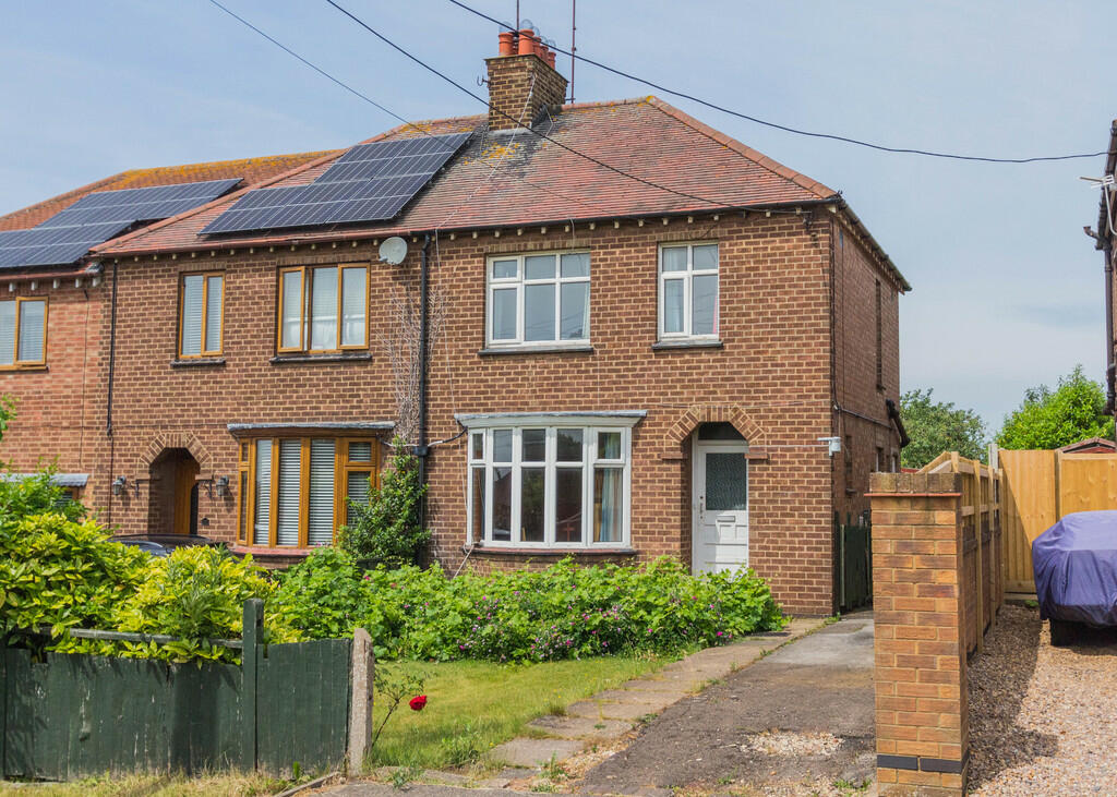 3 bedroom semidetached house for sale in Addington Road