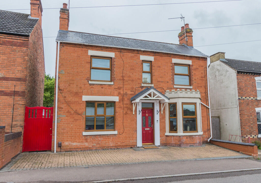 4 bedroom detached house for sale in Obelisk Road, Finedon, NN9