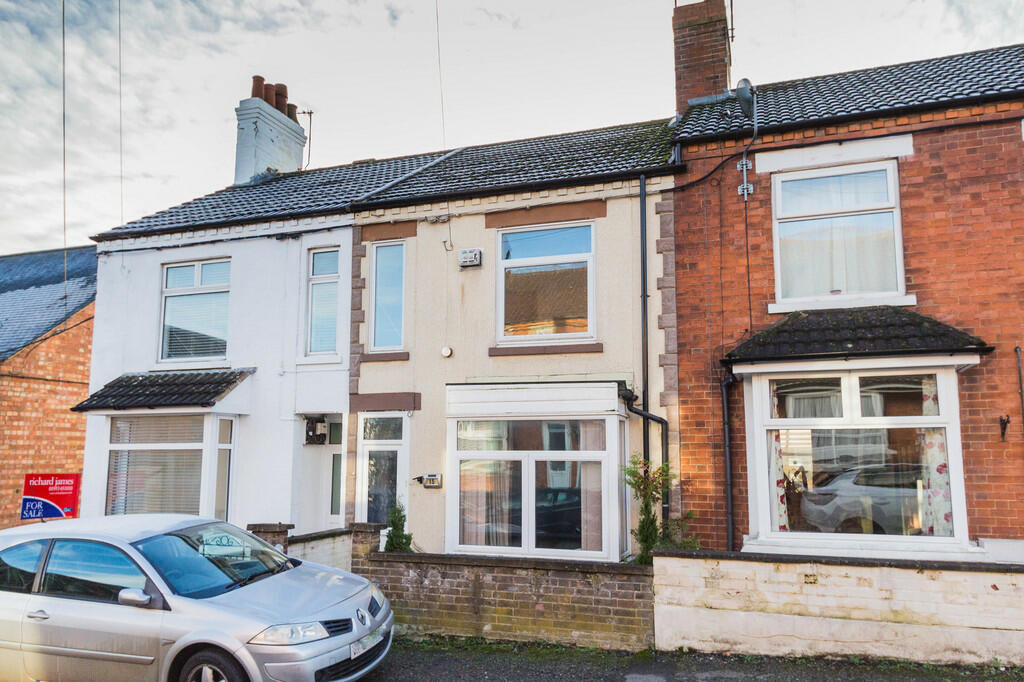 2 bedroom terraced house for sale in Queen Street, Irthlingborough, NN9