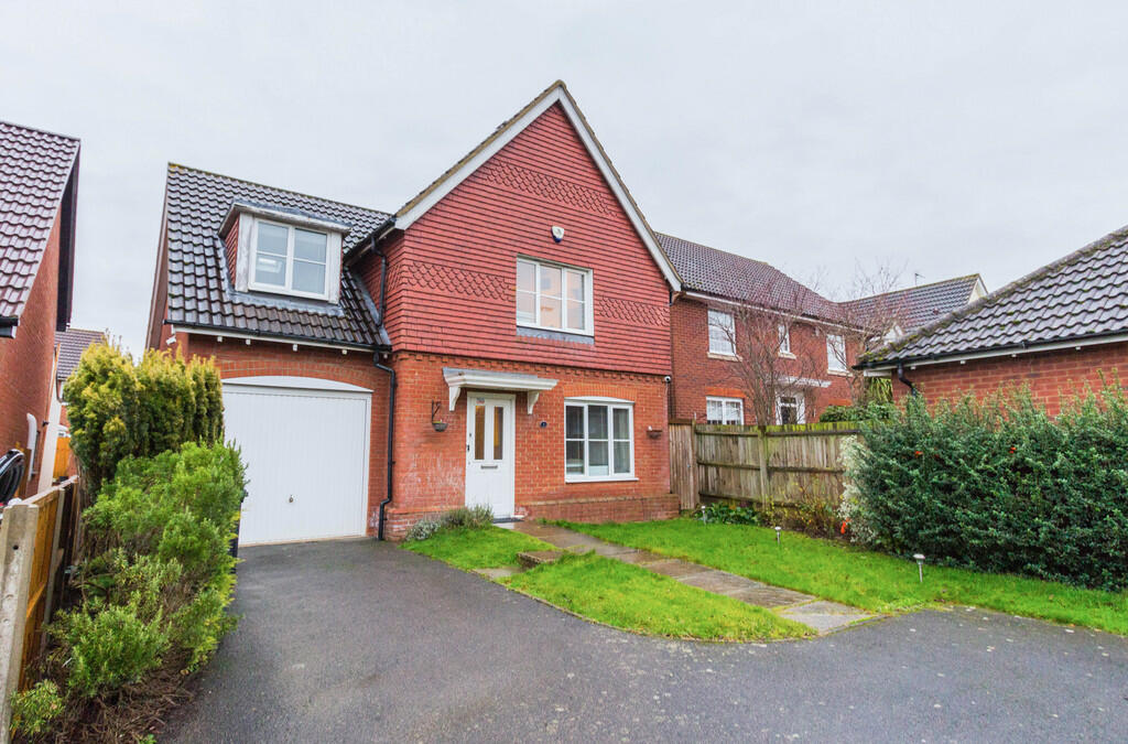 3 bedroom detached house for sale in Bodiam Close, Thrapston, NN14