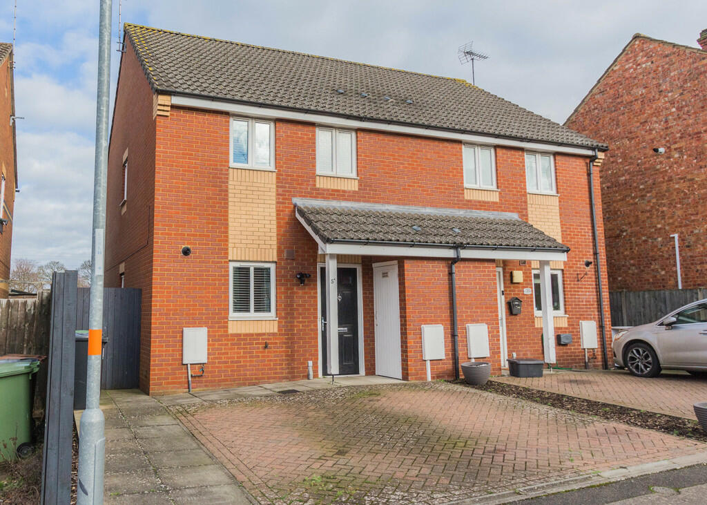 3 bedroom semidetached house for sale in Summerlee Mews, Finedon, NN9