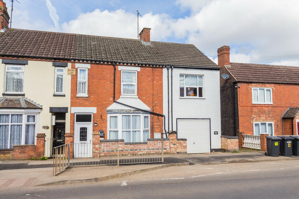 2 bedroom apartment for sale in Wellingborough Road, Finedon, NN9