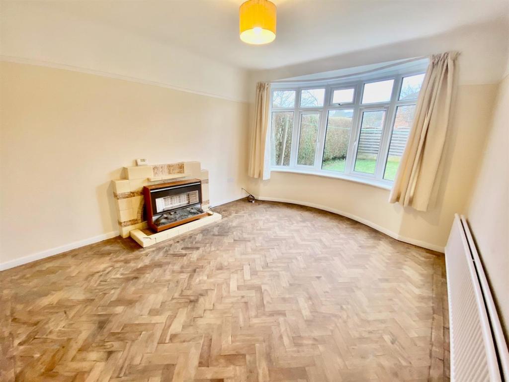 3 bedroom detached house for sale in Mold Road, LL12