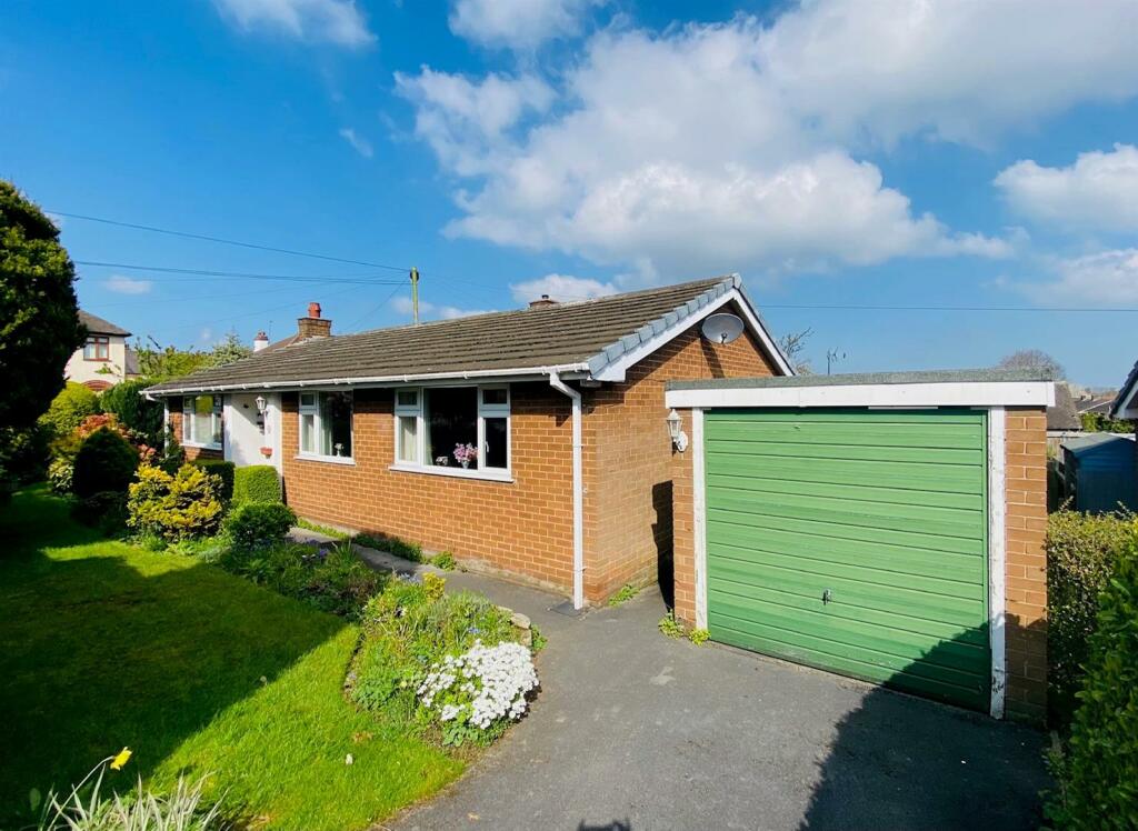 3 bedroom detached bungalow for sale in Burton Drive, Wrexham, LL12