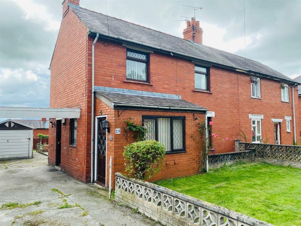 2 bedroom semidetached house for sale in Ffordd Gwynedd