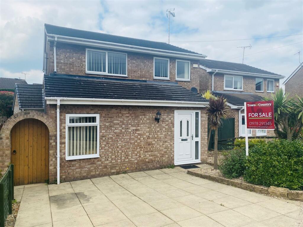 4 bedroom detached house for sale in Bodwyn Crescent, Gresford, Wrexham