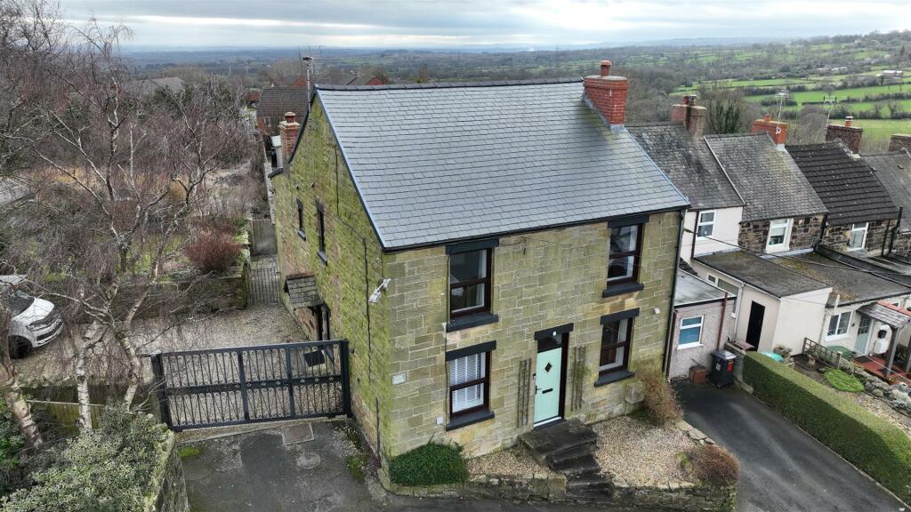 4 bedroom end of terrace house for sale in Rock Place, Coedpoeth