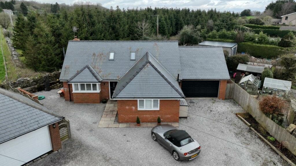 3 bedroom detached bungalow for sale in Ffordd Uchaf, Gwynfryn, Wrexham