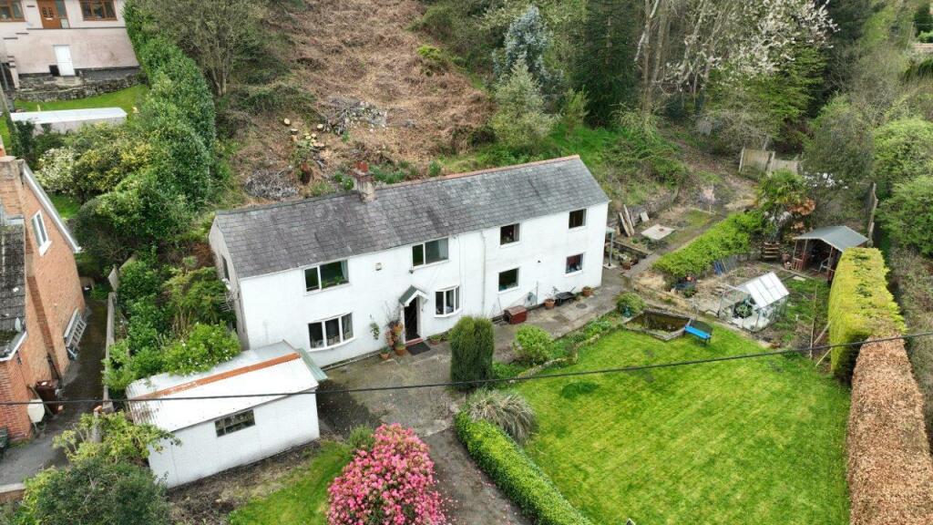 4 bedroom detached house for sale in Bryn Yorkin Lane, Caergwrle, LL12