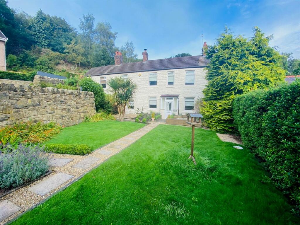 4 bedroom cottage for sale in Graig Wen Road, Brynteg, Wrexham, LL11