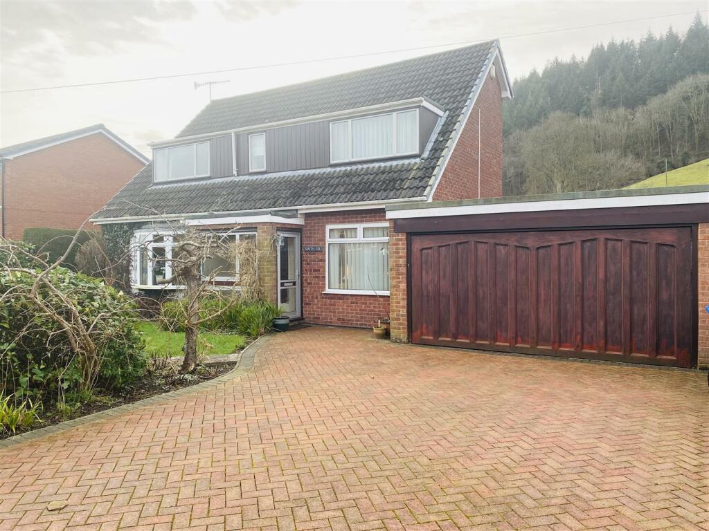 4 bedroom detached house for sale in Maesmawr Road, Llangollen, LL20