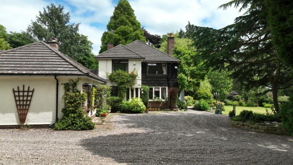 6 bedroom detached house for sale in Kiln Lane, Cross Lanes, Wrexham, LL13