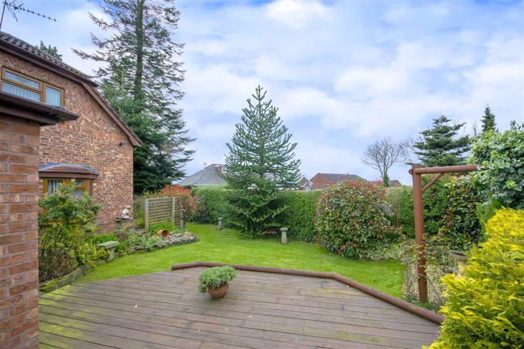 4 bedroom detached house for sale in Little Acton Drive, Wrexham, LL12