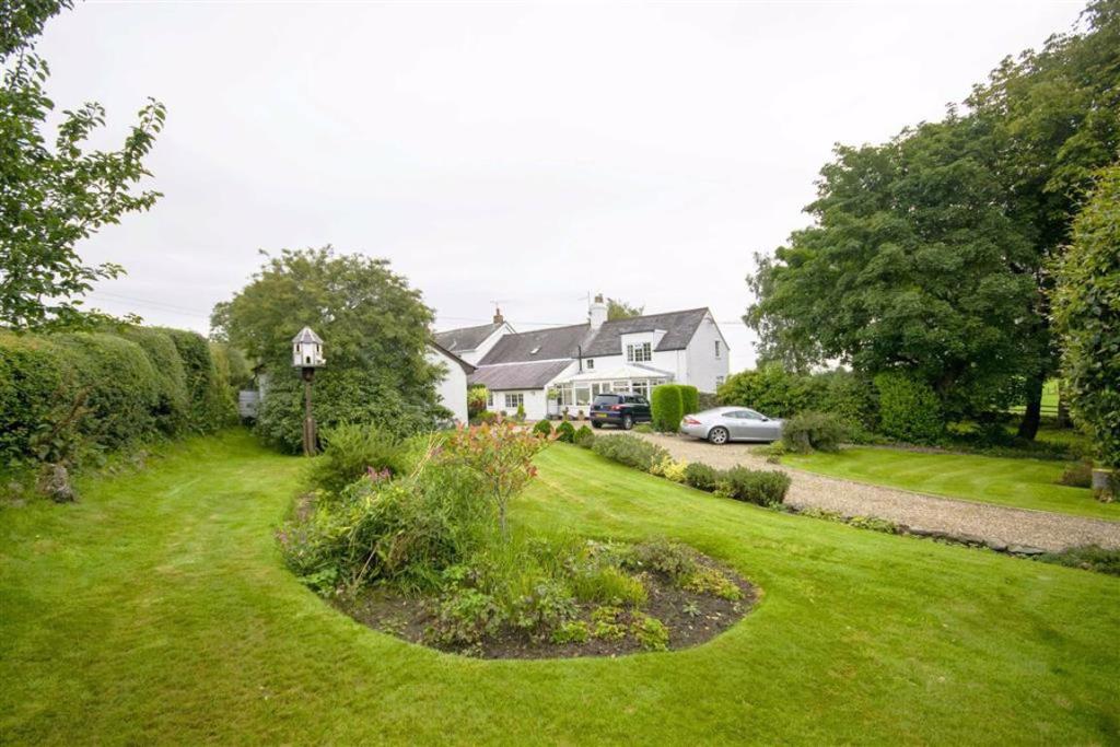 4 bedroom cottage for sale in FfynnonYCeirw, Bwlchgwyn, Wrexham, LL11