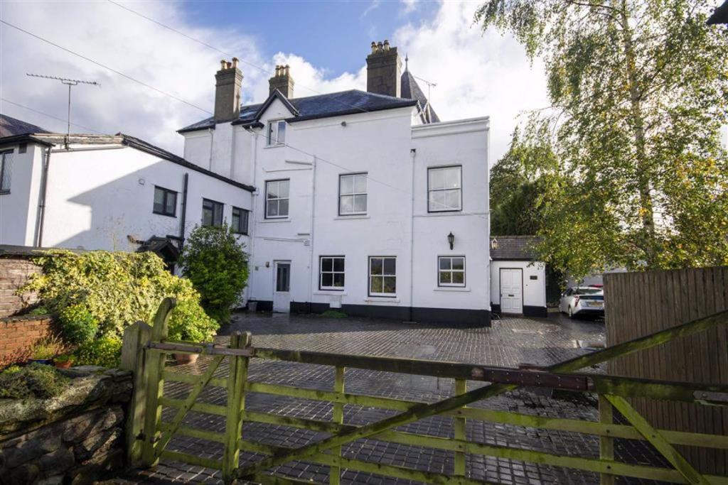 7 bedroom semidetached house for sale in Pont Y Capel Lane, Gresford