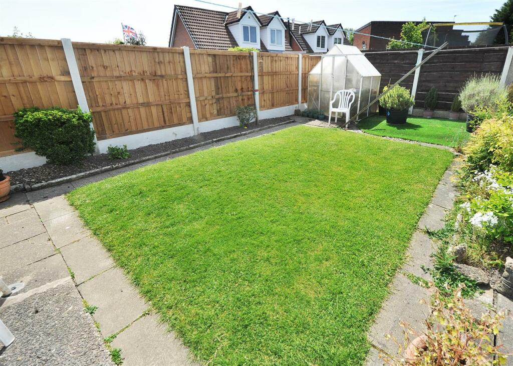 2 bedroom bungalow for sale in 14 Newlands Avenue, Irlam M44 6WE, M44