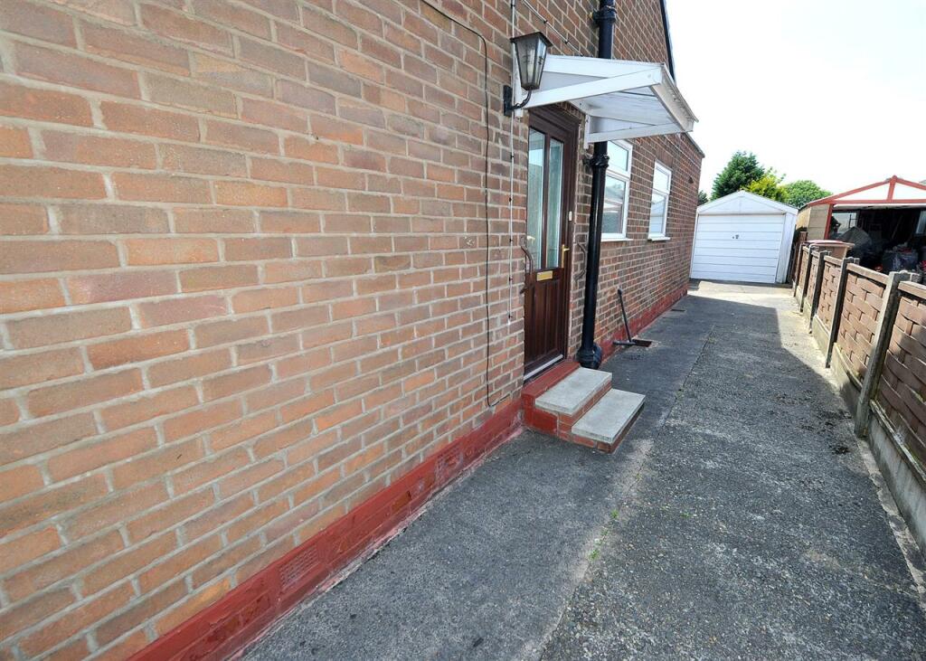 2 bedroom bungalow for sale in 14 Newlands Avenue, Irlam M44 6WE, M44