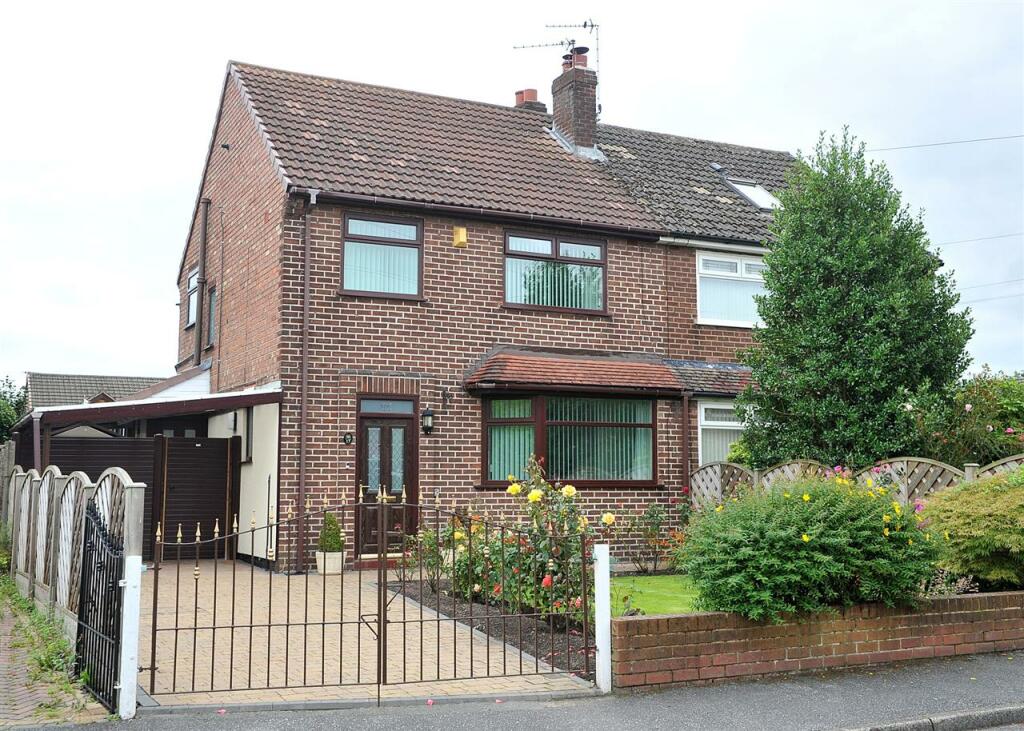 3 bedroom semidetached house for sale in 17 Platts Drive, Irlam M44 6NF, M44