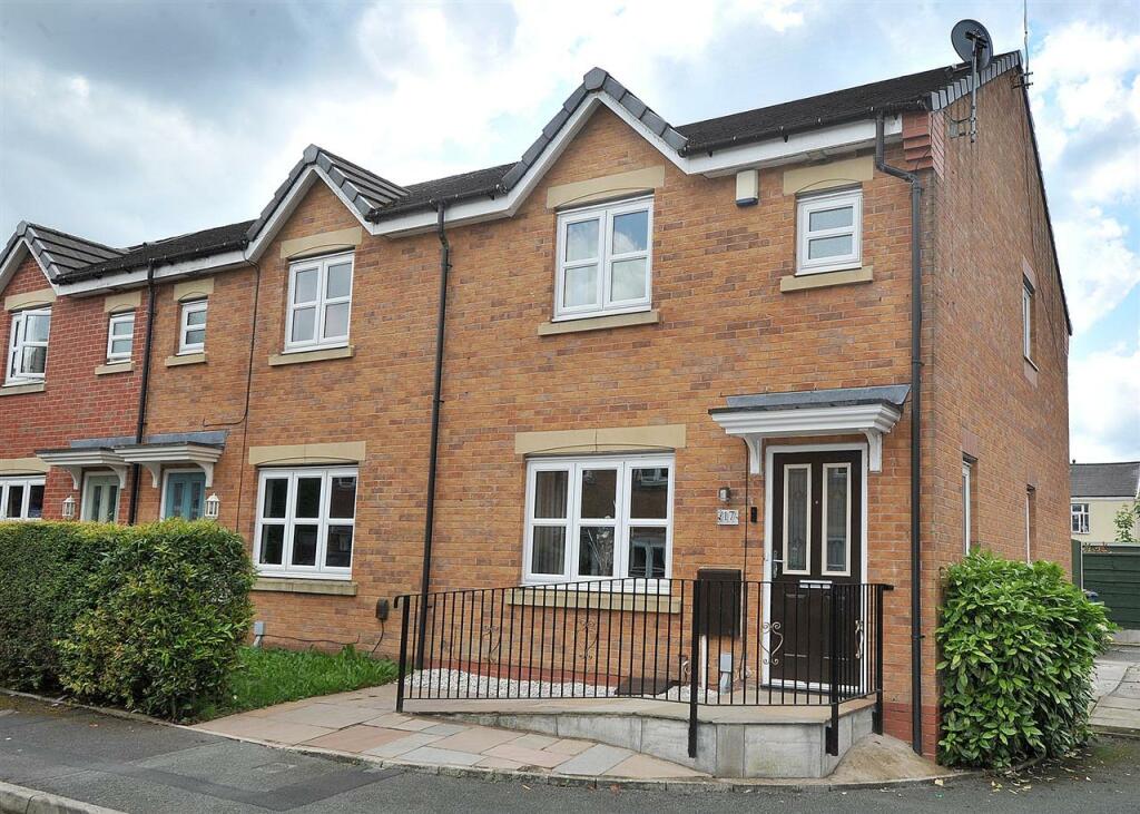 3 bedroom mews property for sale in 17 Mariners Way, Irlam M44 6GN, M44