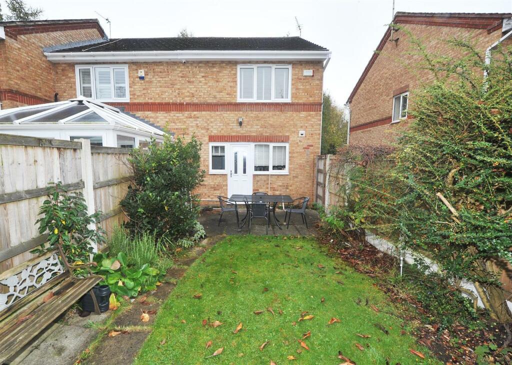 2 bedroom mews property for sale in 17 Patting Close, Irlam M44 6TL, M44