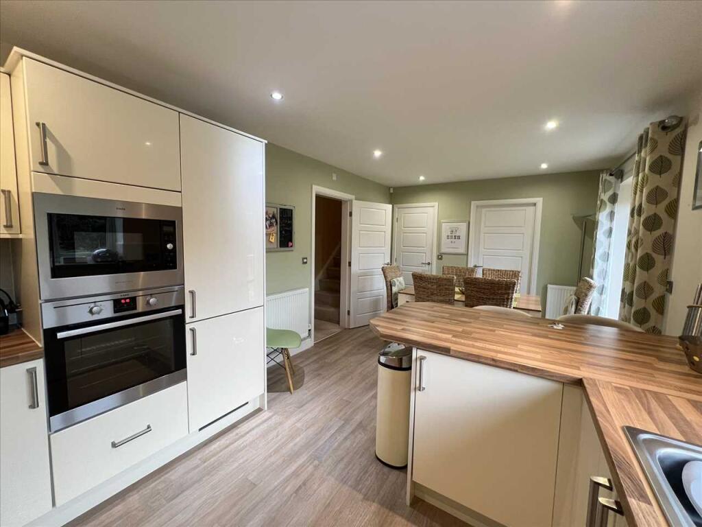 Additional property image - 17 Brown Leaves Grove, Copster Green, Blackburn, BB1 9AL