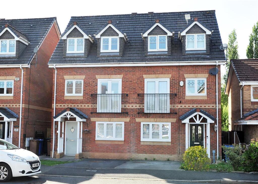 Main image of property: 9 Sandywarps Irlam M44 6RF
