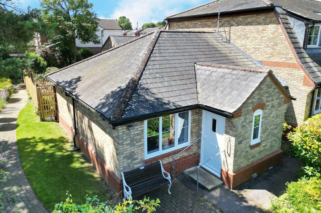 2 bedroom bungalow for sale in Fullers Close, Kelvedon, CO5