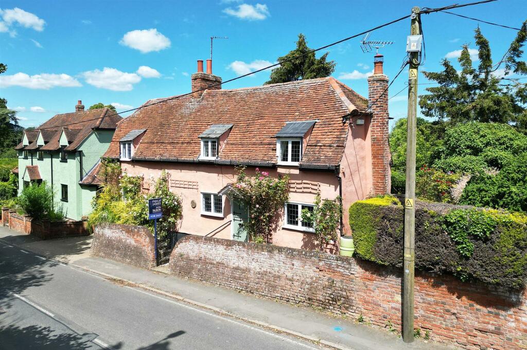 3 bedroom detached house for sale in Colchester Road, Coggeshall, CO6