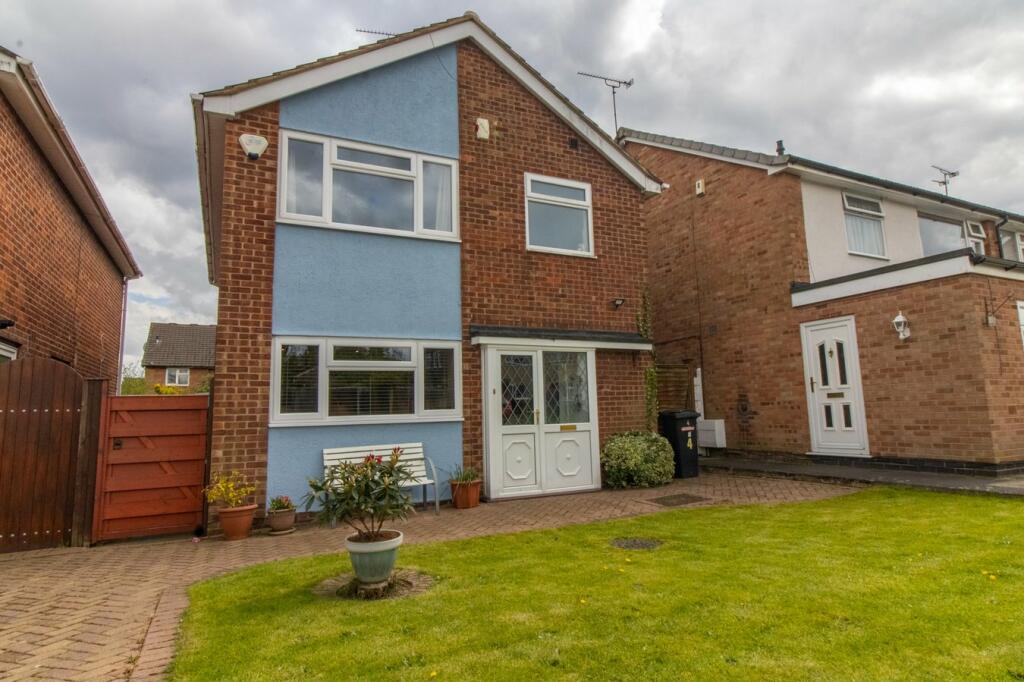 3 bedroom detached house for sale in Stoneleigh Way, Leicester, LE3