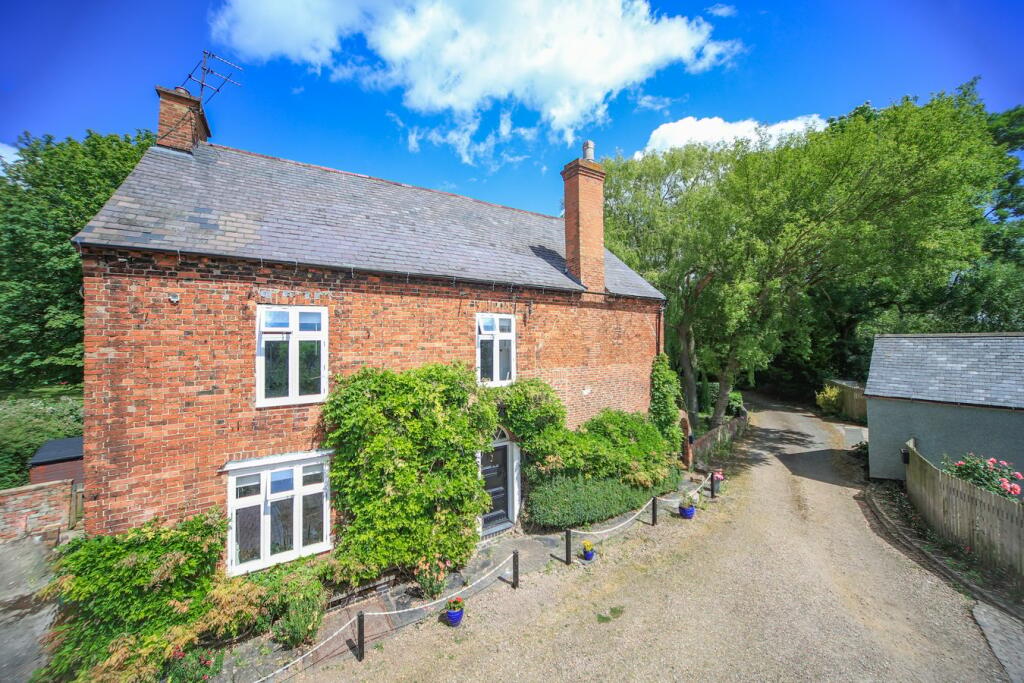 4 bedroom detached house for sale in Syston Road, Cossington, LE7